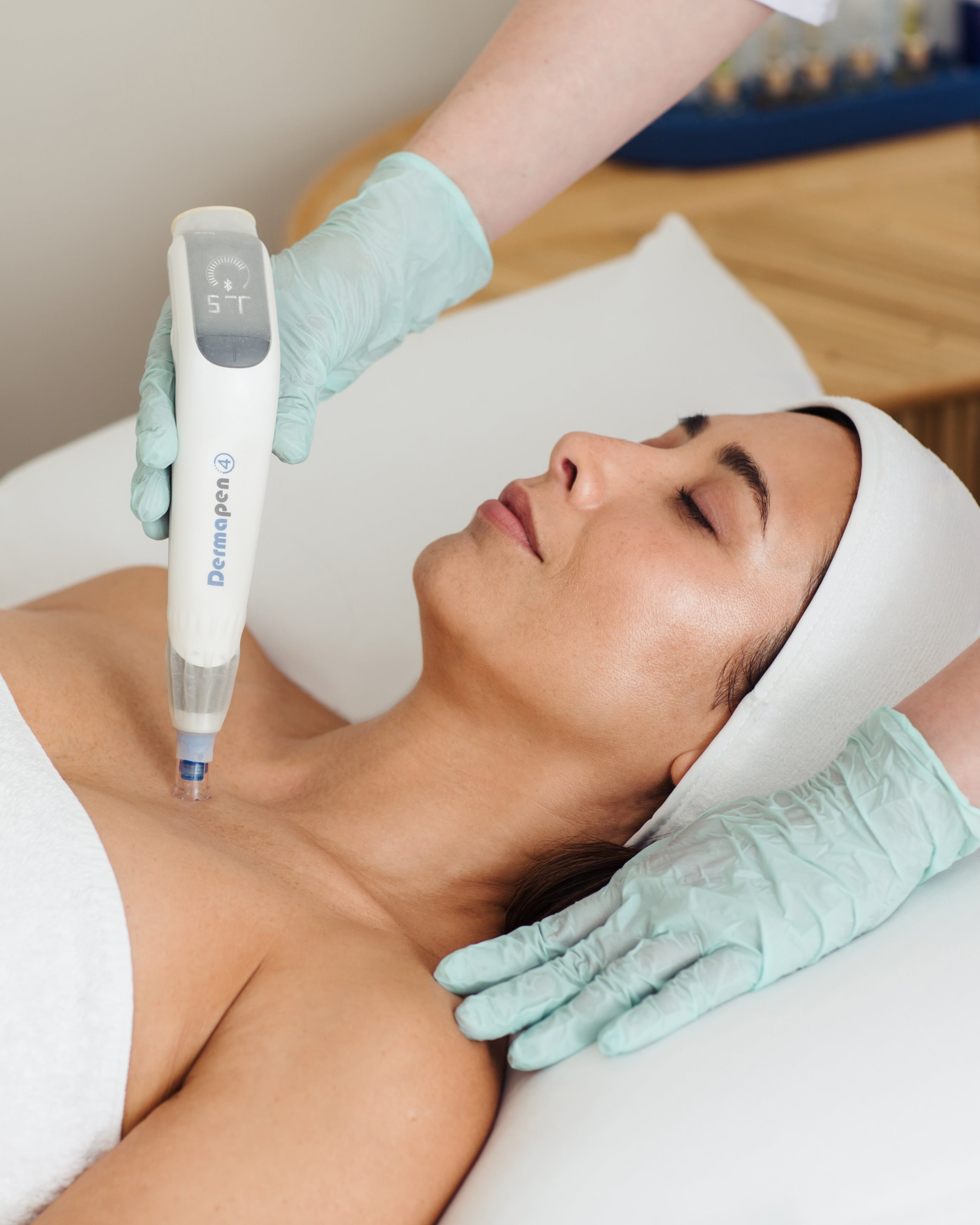 Dermapen 4™ Microneedling with LED